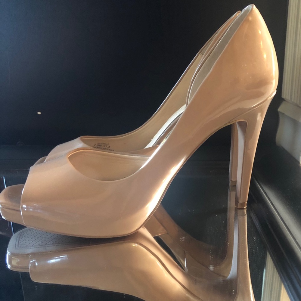 Jessica Simpson Size 7.5 - Picture 2 of 4